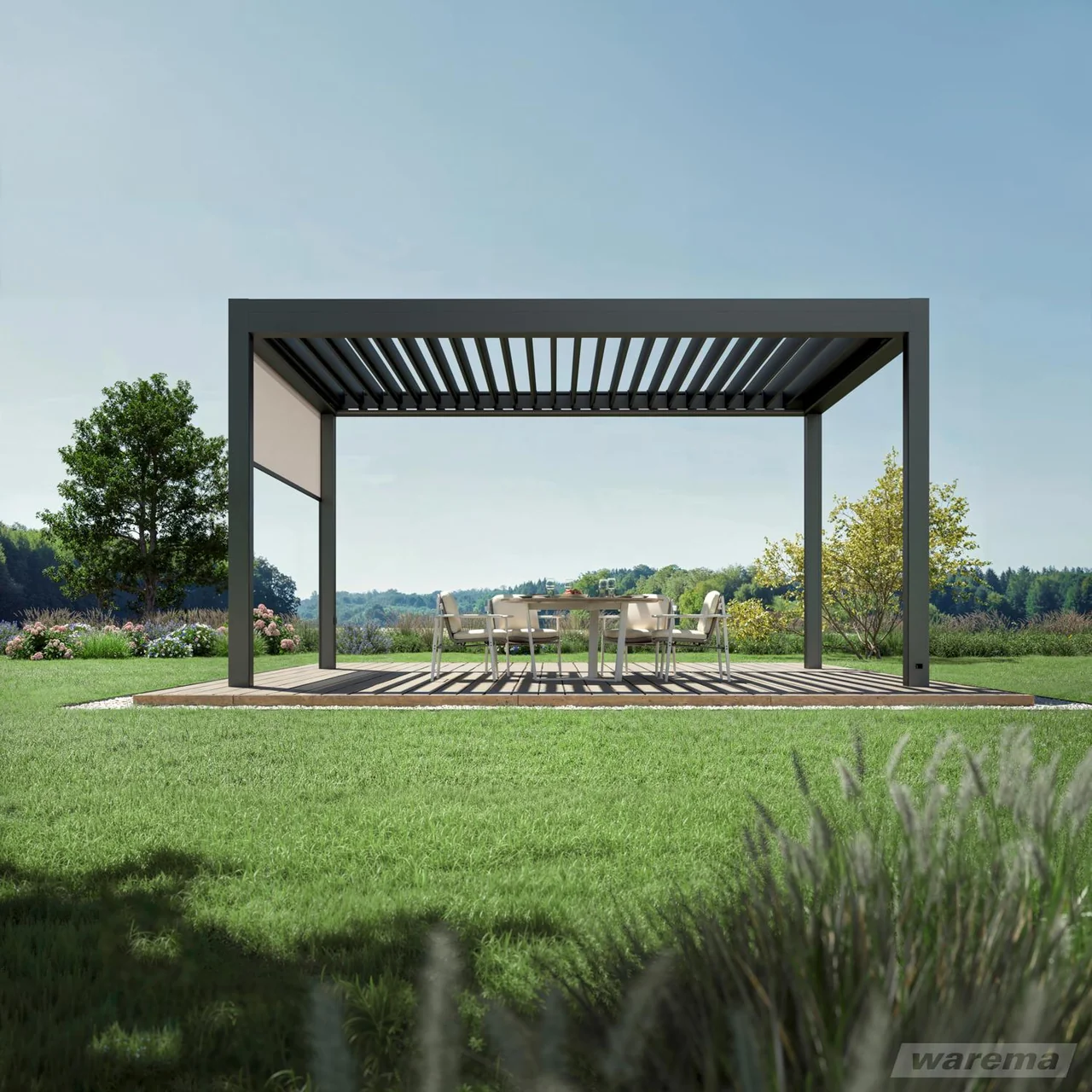 Lamellendach mit moderner Outdoor-Lounge